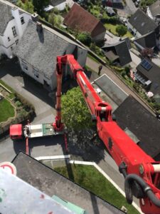Beseitigung von Sturmschäden und Reparaturarbeiten am Dach