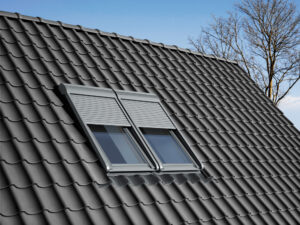 Einbau von Dachflächenfenstern und Austausch der vorhandenen alten Dachfenster