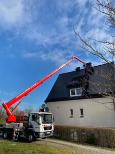 Beseitigung von Sturmschäden und Reparaturarbeiten am Dach