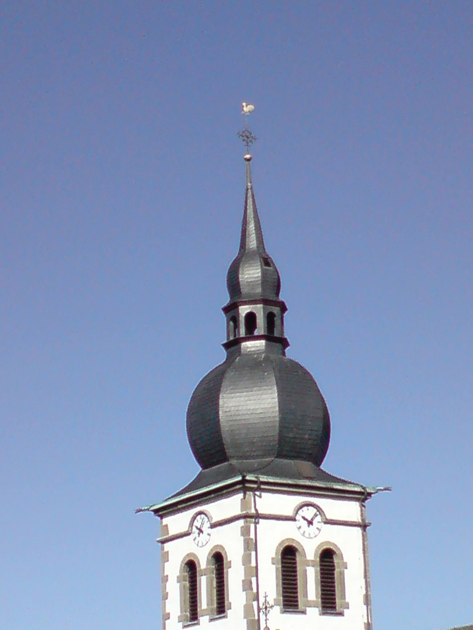 Kirchturm mit neuer Schiefereindeckung