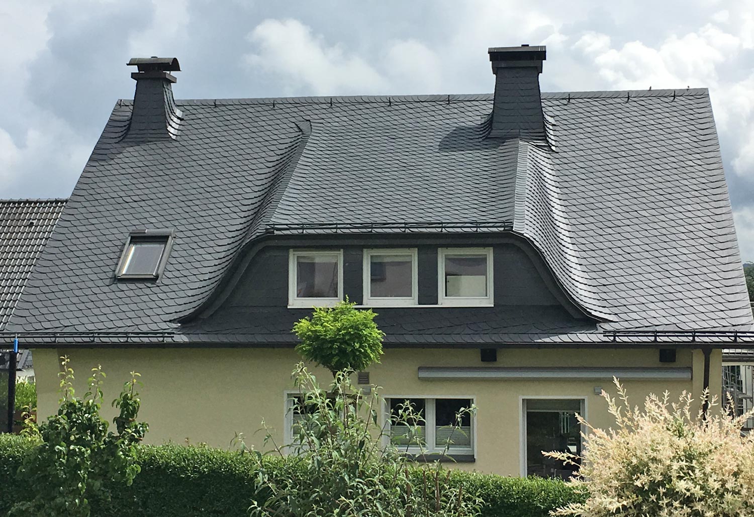 Schiefereindeckung nach der Sanierung