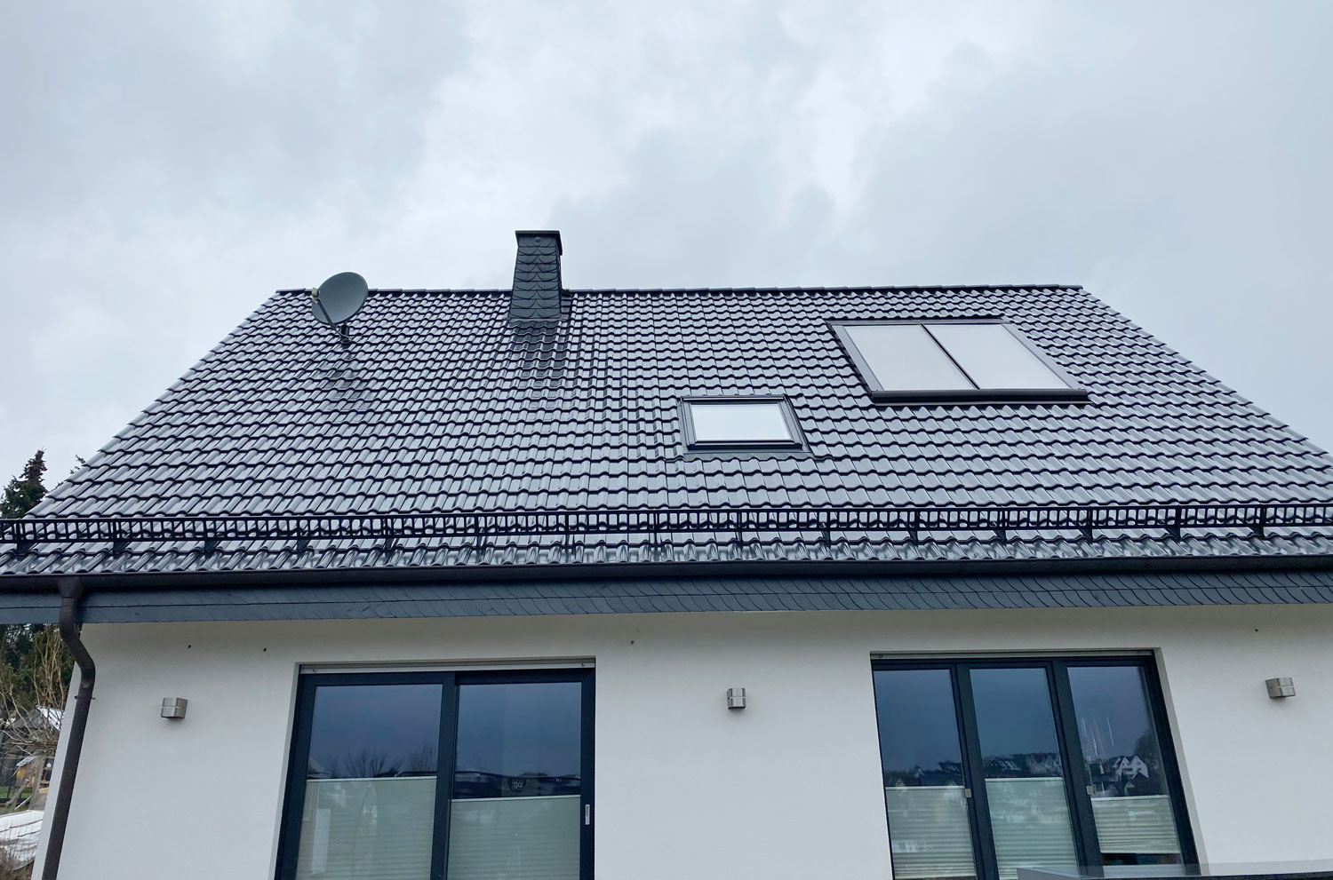 Dach mit neuem Schneefang