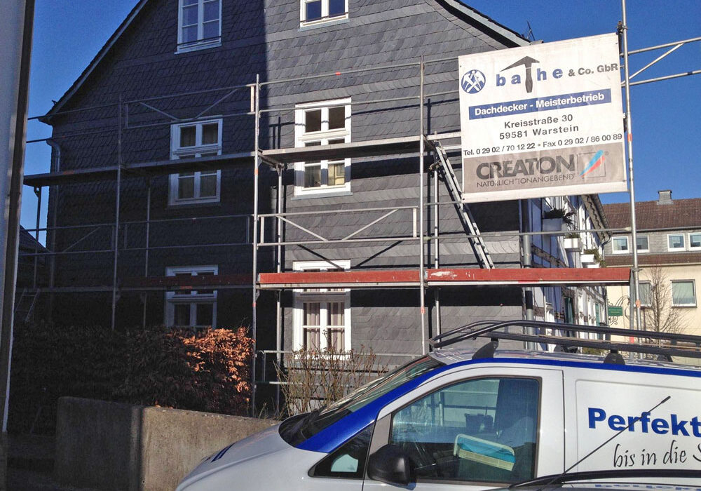 Gerüstbau vor Schieferverkleidung