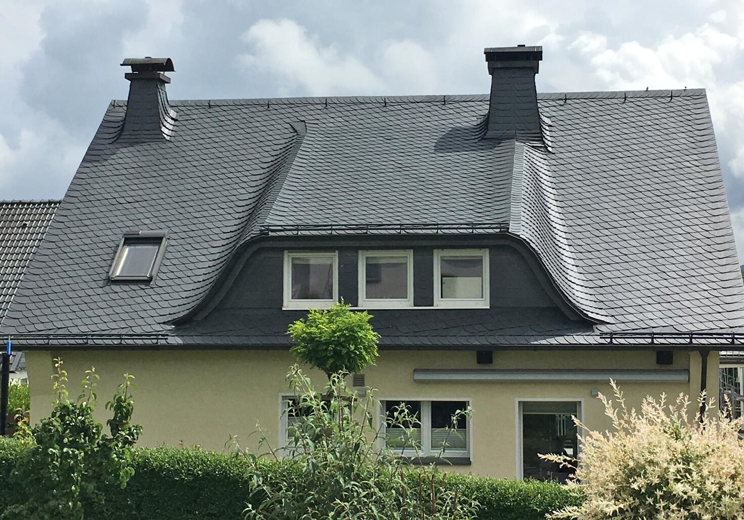 Schiefereindeckung nach der Sanierung
